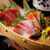 産地直送の新鮮な魚介を使用しております！素材だけでなく調理法や盛り付けにもこだわっております！当店名物の炭火焼き鳥・刺身・焼きなどでご提供しておりますので、新鮮な味わいをぜひ海神の後楽園でご堪能ください！