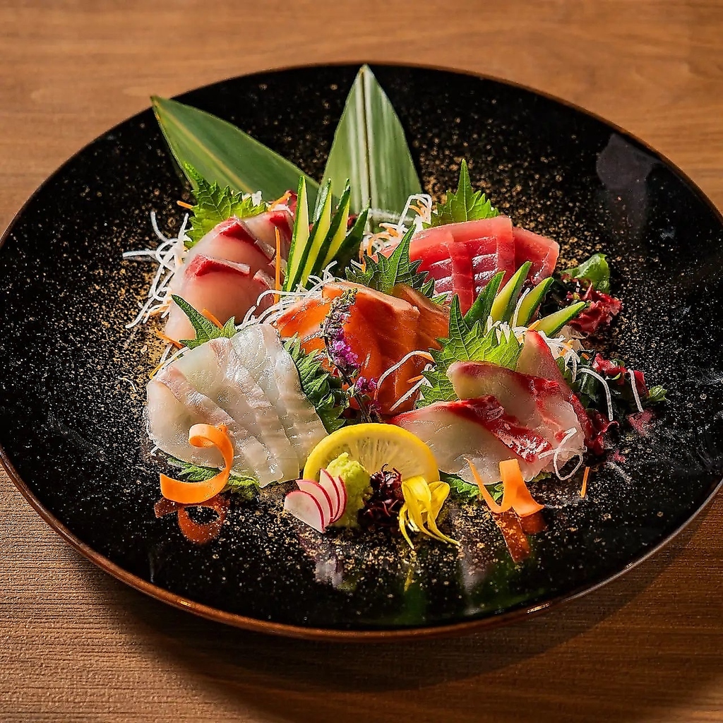 その日の仕入れによりことなる鮮魚は、料理長が毎朝足を運び厳選したものをご提供！！