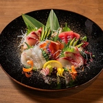 その日の仕入れによりことなる鮮魚は、料理長が毎朝足を運び厳選したものをご提供！！