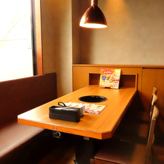 ついついお肉を焼きながら語っちゃう♪♪お洒落な空間で焼き肉をお楽しみ下さい
