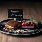 誕生日、記念日は当店にお任せください。メッセージ入りデザートプレートご用意しております。