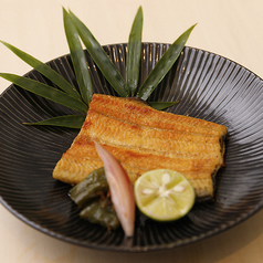 鰻の白焼き　酢橘とマルドン塩を添えて