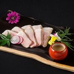 伊都の宝より仕入れた豚は、糸島豚の中でも最高ランクの肉質を誇ります！旨味たっぷりの逸品を是非！