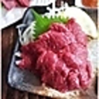 【会津名産の馬刺し】