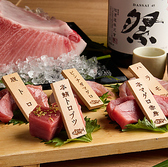 鮪の魅力を存分に味わえるコースをご用意しております。新鮮な鮪を中心に、食べ比べや創作料理を織り交ぜ、部位ごとの個性を引き立てた多彩な一皿をお楽しみいただけます。伝統と創意を重ねた構成で、最初から最後まで飽きることなくご堪能いただける内容となっております。ぜひ特別なひとときにご利用ください。