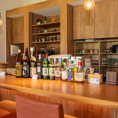 【気ままにカウンター！】カウンター席は、おひとりで過ごしたい方に最適。気ままな時間を楽しむことができ、心ゆくままに自分だけのひとときをお過ごしいただけます♪