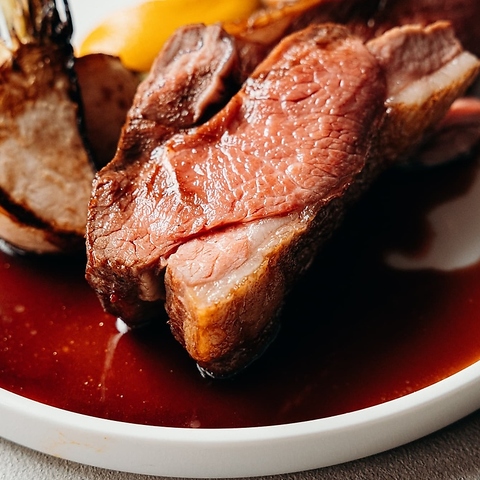 大人が集う雰囲気抜群のナチュラルワイン酒場