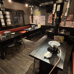 【宴会席～14名様】最大14名様までご利用可能な宴会席をご用意しています。焼肉を楽しみながら、友人や同僚との特別な時間をお過ごしください。