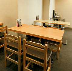 【テーブル席：4名×5卓】