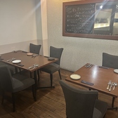 8名まで収容可能な半個室。ご家族の記念日や、集い、会社の慰労会、歓送迎会など使い勝手の良い程よいスペース