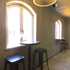 お仕事帰りのサク飲みから、特別な日のご利用まで、さまざまなシーンに対応可能です。気軽にお越しください！