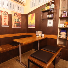 4名様用のテーブル席を設けております。1次会、2次会どちらでもご利用いただけるお料理、ドリンクをご用意しております。ご予算に合わせた飲み放題付きコースもご用意しておりますので、ぜひご利用くださいませ！