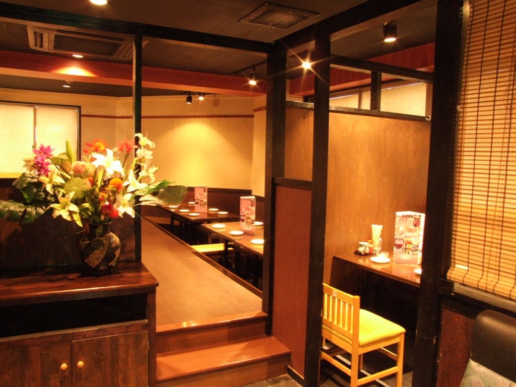 ちょっとした宴会におすすめのテーブル席から・・・