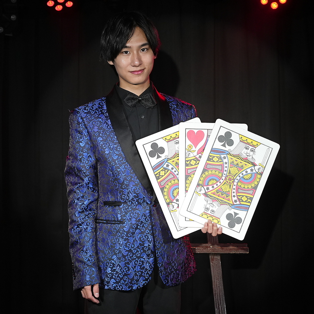 ワンドリンクとマジック道具付きお子様プレートでご家族でのお食事も安心！