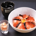 料理メニュー写真 サーモンとイクラの親子丼