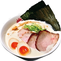 名古屋コーチン鶏ガラを使用した自慢の「元祖鶏白湯」