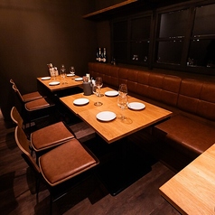 心地よい開放感、落ち着いた雰囲気の店内で肉料理とワインなどと一緒にお楽しみください!