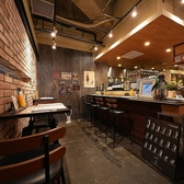 当店は店内全面禁煙となっております。煙草の匂いを気にせず、お食事とクラフトビールを心ゆくまでお楽しみいただけます。バリアフリーにも対応しておりますので、車椅子のお客様もご安心ください。