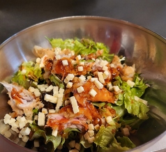 ヤンニョムチキンチョップドサラダ