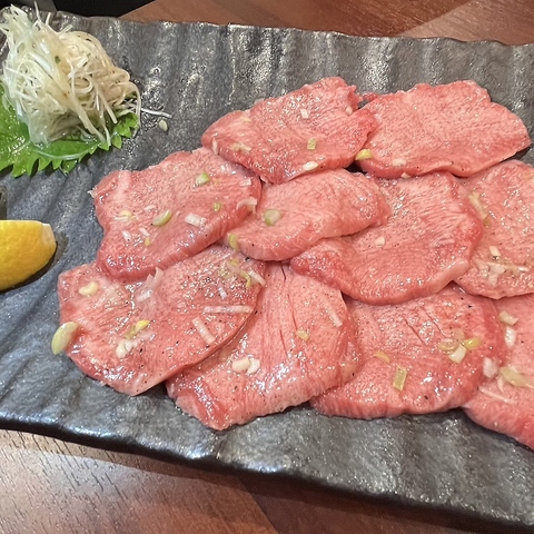 北千住で上タン塩を楽しむなら！日本酒やワインも揃えたプライベート感のある焼肉屋。