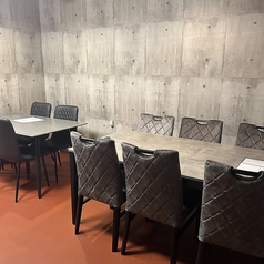 【15名様から貸切可能です！プライベートな宴会に】当店は15名様からの貸切を承っております！プライベートな空間で、会社のご宴会や同窓会などを周りを気にせずお楽しみください◎お洒落なカジュアル空間を独占して、お食事をゆったりとご堪能いただけます♪