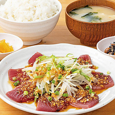 [新鮮]かつお刺ニンニクネギ醤油ダレ定食