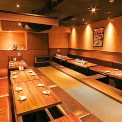 半個室は2名様～ご用意！周りに気兼ねなくお寛ぎ頂けるよう少人数様からご利用いただける個室や、団体様でのご宴会におすすめな掘りごたつ席など、お客様にとって最適なお席をご用意しております。居酒屋で宴会をするならかまどかで決まり！