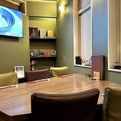 1Fのテーブル席