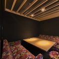 モダンでお洒落な雰囲気のソファー個室。完全個室なのでプライベートな空間でお楽しみいただけます。