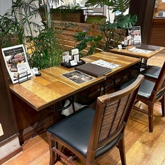 こちらのカウンター席は、おひとりでも安心して利用できる魅力があります。気軽に立ち寄れて、美味しい料理を楽しむことができますよ♪ お仕事中のランチタイムに立ち寄るのも◎