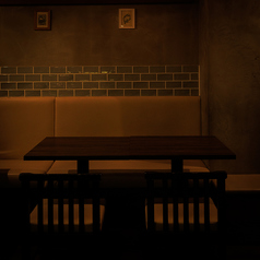 2名～4名様席となります。デートや女子会はもちろん記念日・誕生日などのプライベート飲み会に。