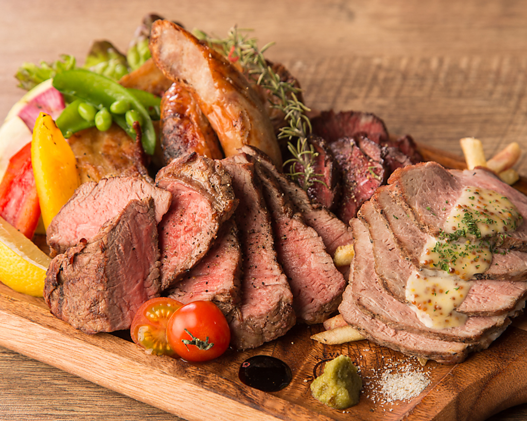 肉盛り合わせあります！！