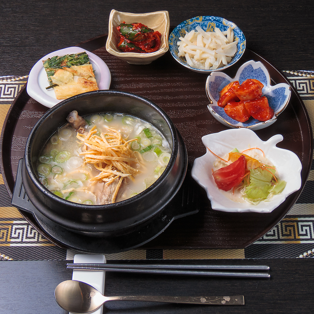 本場韓国、釜山で修行を積んだシェフが贈る本格韓国料理！