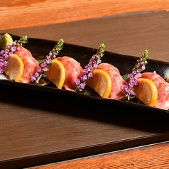 宮崎牛の極上握り一貫 (醤油/塩) Premium Miyazaki Beef Nigiri (Soy Sauce/Salt)