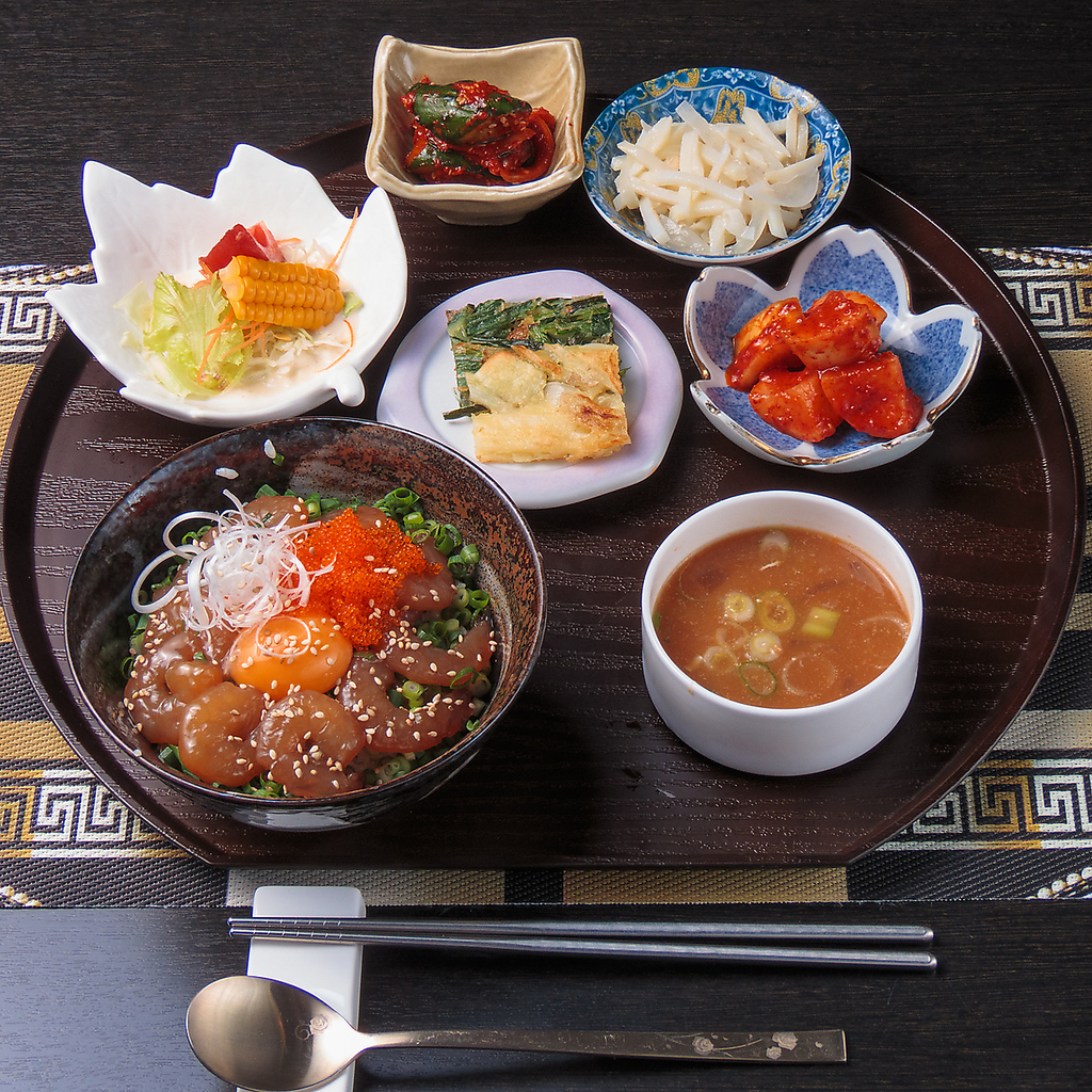 本場韓国、釜山で修行を積んだシェフが贈る本格韓国料理！