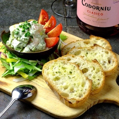 圧巻の山盛りしらすピザ！の写真