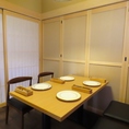 少人数向け完全個室をご用意。2～4名まで、顔合わせや接待、食事会にオススメのお席をご用意。くつろげるテーブル個室でより快適なお時間を過ごせます