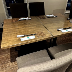 2Fのテーブル席