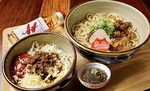 沖縄そばや海ぶどうなど本場食材を使った料理が揃う