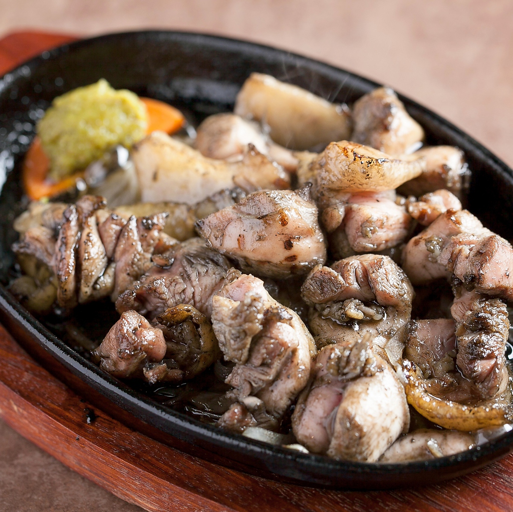 厳選に厳選を重ねた、【藻塩】とオリジナルスパイスで使用した調味料で召し上がっていただきます！