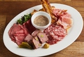 料理メニュー写真&nbsp;熟成和牛シャルキュトリー盛り合わせ
