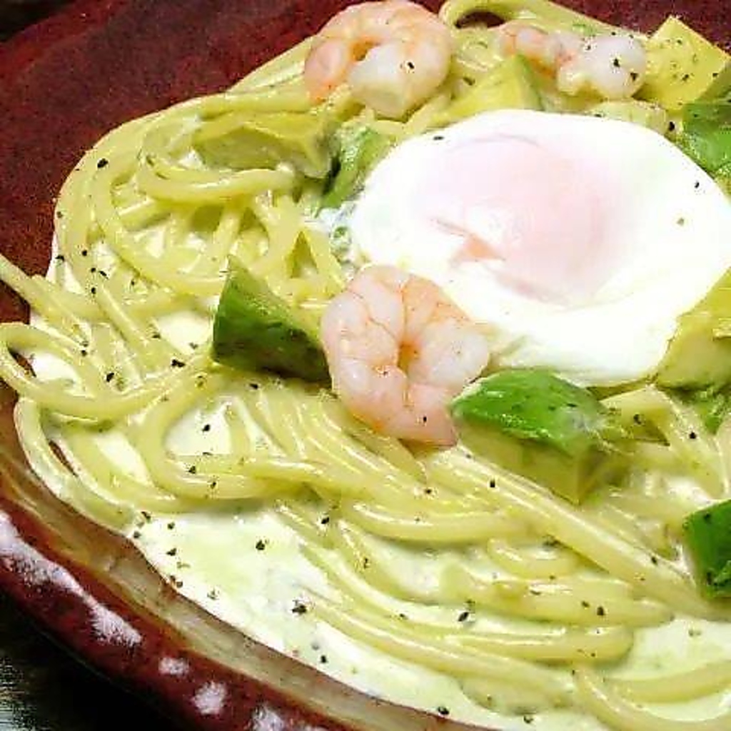 もちもちのパスタ！新鮮な食材を贅沢に盛り付けました♪野菜たっぷりのメニューで、女性にも評判◎
