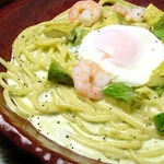もちもちのパスタ！新鮮な食材を贅沢に盛り付けました♪野菜たっぷりのメニューで、女性にも評判◎