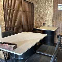 最大20名様までの貸切宴会で利用可能！会社宴会などの各種宴会にぴったりの宴会席。ごゆっくりとお寛ぎいただきながら、お酒と料理をお愉しみいただけます。歓迎会や送別会、忘年会、新年会などの宴会シーズンはお早目のご予約を！