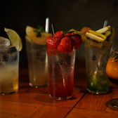 自慢のフルーツサワーは全15種を常備しております。旬の果物を旬の時期にお楽しみ下さい。