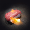 料理メニュー写真 黒毛和牛サーロイン炙り寿司（1貫）