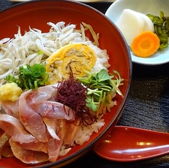 あじ・しらす丼（みそ汁、新香付き）