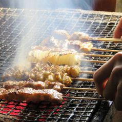 焼き上げ前の一工夫、自家製タレで本格に。