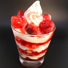 イチゴアイスのパフェ