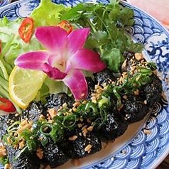 牛肉のロット(葡萄)の葉包み焼き